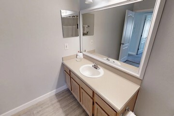 Bathroom sink
