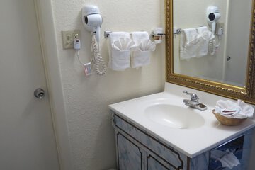 Bathroom sink