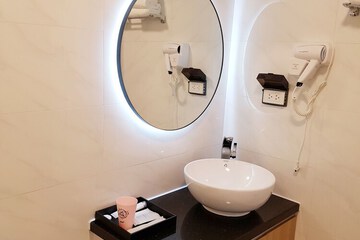 Bathroom sink