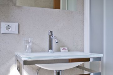 Bathroom sink