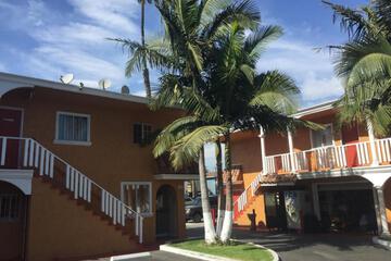 Paradise Inn & Suites
