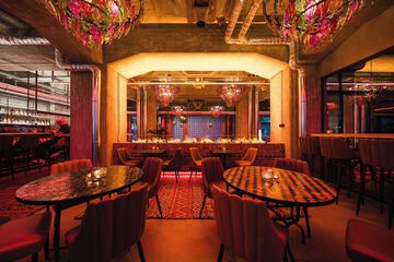 Lobby lounge