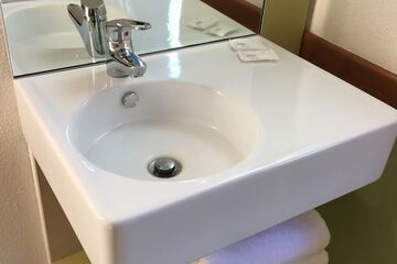Bathroom sink