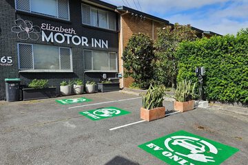 Electric vehicle charging station