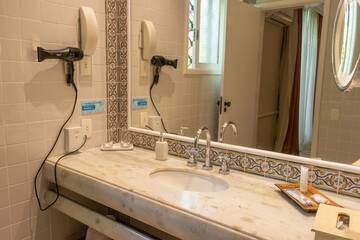 Bathroom sink