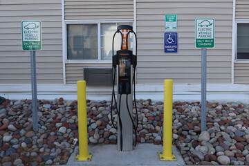 Electric vehicle charging station