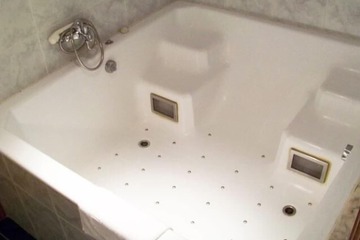 Jetted tub