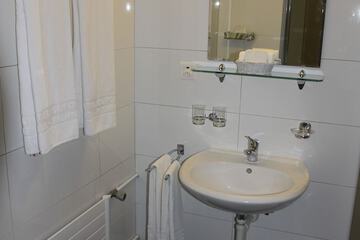 Bathroom sink