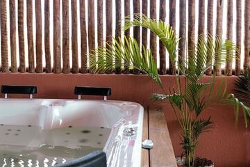 Jetted tub