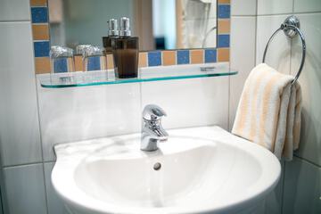 Bathroom sink