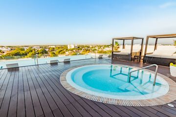 Rooftop pool