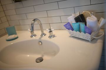 Bathroom sink