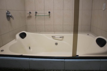 Jetted tub
