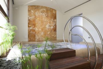 Indoor spa tub