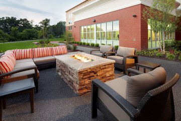 Hotel Exterior 32 of 32