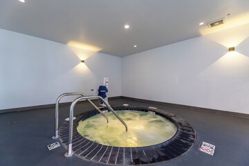 Indoor spa tub