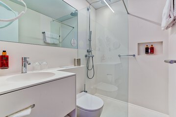 Bathroom shower