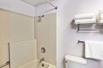Room 9 of 16