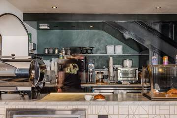 Coffee shop