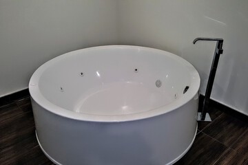 Jetted tub