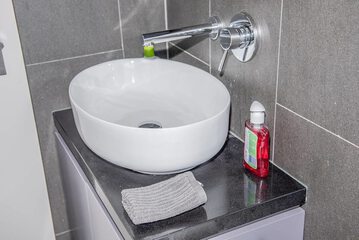 Bathroom sink