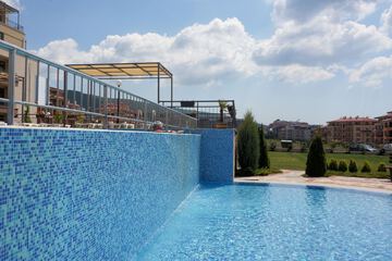 Pool waterfall