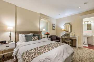 Room 28 of 66