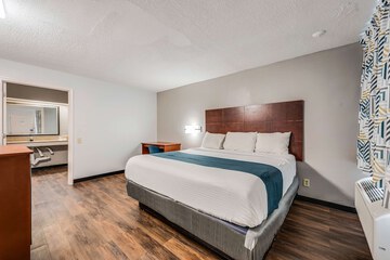 Room 30 of 37