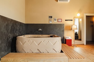 Private spa tub