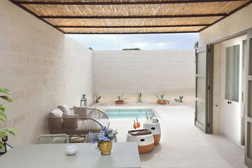 Private pool