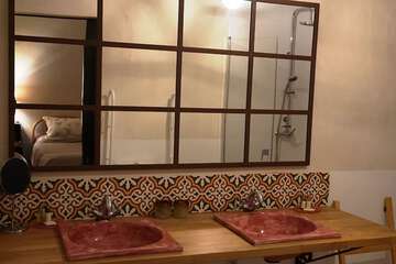 Bathroom sink