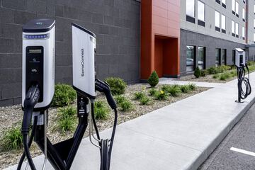 Electric vehicle charging station