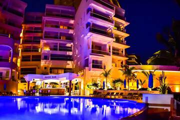 Poolside bar