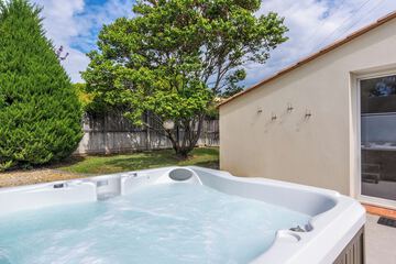 Private spa tub
