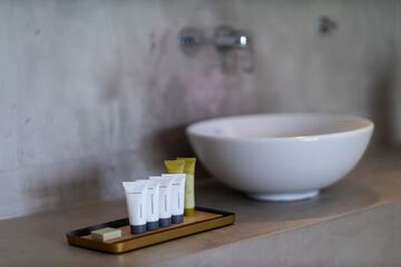 Bathroom amenities