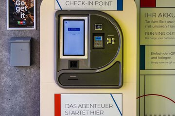 Check-in/check-out kiosk