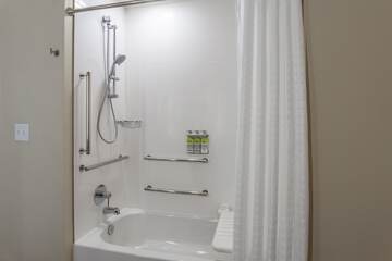 Room 15 of 28