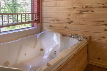 Jetted tub