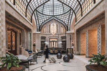 Lobby lounge