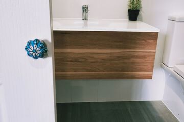 Bathroom sink