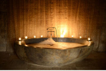 Deep Soaking Bathtub