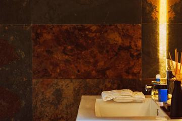 Bathroom amenities