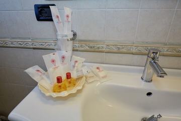 Bathroom amenities