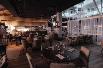 Lobby lounge