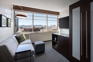 Room 17 of 25