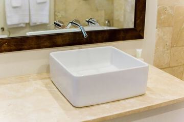 Bathroom sink