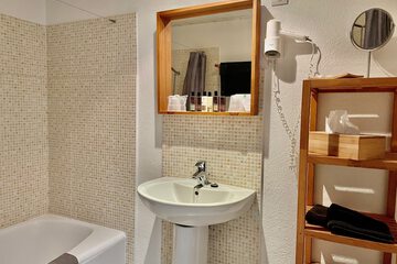 Bathroom sink