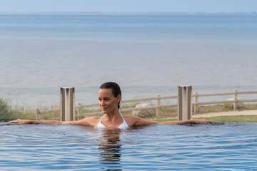 Infinity pool