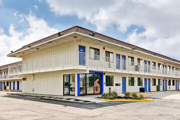 Motel 6 Pittsburgh PA - Crafton
