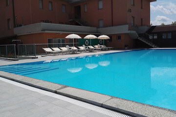 Infinity pool